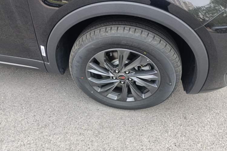 Used Hongqi HS5 2025 2.0T Two-Wheel Drive Flagship Pro Edition Right Front Wheel Hub
