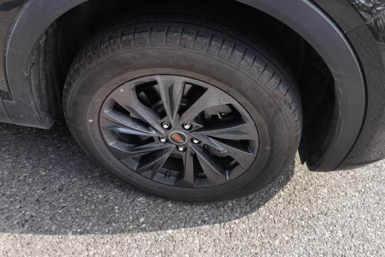 Used Hongqi HS5 2025 2.0T Two-Wheel Drive Flagship Pro Edition Right Front Wheel Hub
