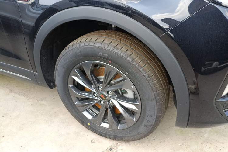 Used Hongqi HS5 2025 2.0T Two-Wheel Drive Flagship Pro Edition Right Front Wheel Hub