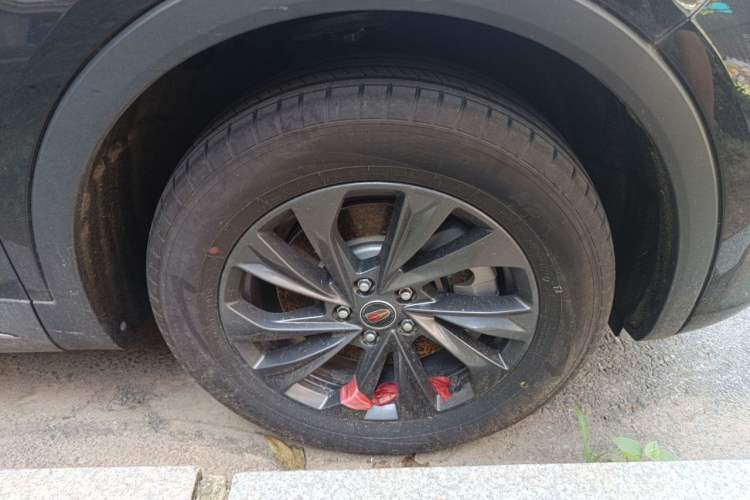 Used Hongqi HS5 2025 2.0T Two-Wheel Drive 600 000-Vehicle Commemorative Edition Right Front Wheel Hub