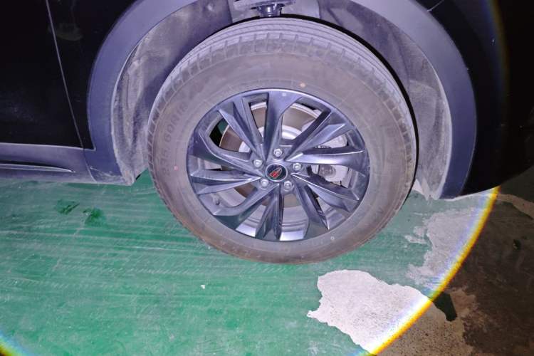 Used Hongqi HS5 2025 2.0T Two-Wheel Drive 600 000-Vehicle Commemorative Edition Right Front Wheel Hub
