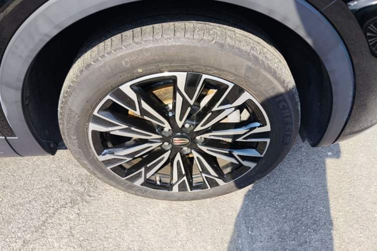 Used Hongqi HS5 2025 2.0T All-Wheel-Drive Flagship Pro Edition Right Front Wheel Hub