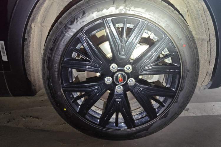 Used Hongqi HS5 2025 2.0T Two-Wheel-Drive Xuan Ying Edition Right Front Wheel Hub