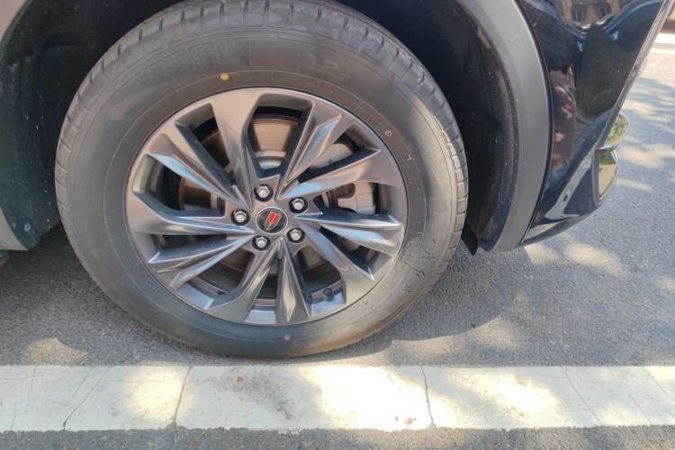 Used Hongqi HS5 2025 2.0T Two-Wheel Drive Flagship Pro Edition Right Front Wheel Hub