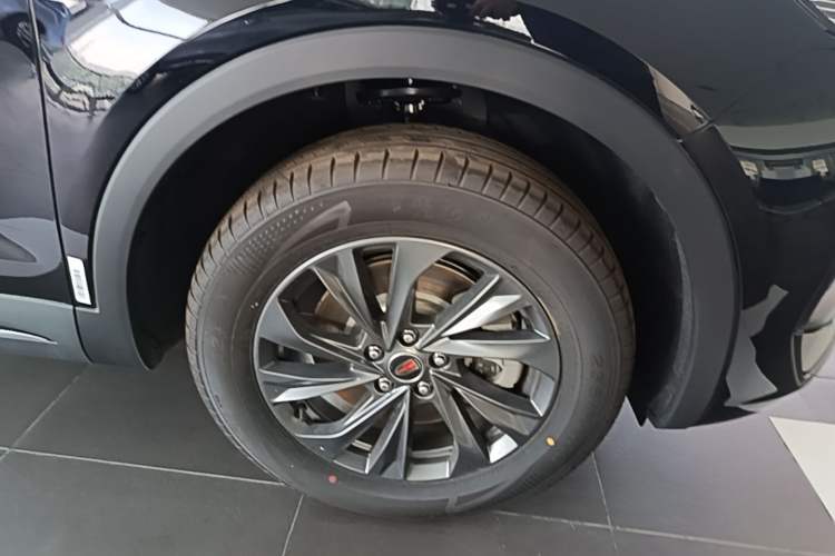 Used Hongqi HS5 2025 2.0T Two-Wheel Drive Flagship Pro Edition Right Front Wheel Hub