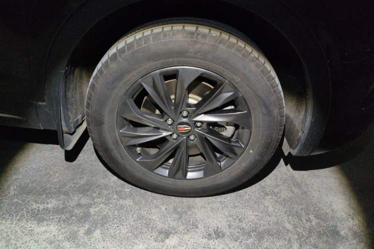 Used Hongqi HS5 2025 2.0T Two-Wheel Drive Flagship Pro Edition Right Front Wheel Hub