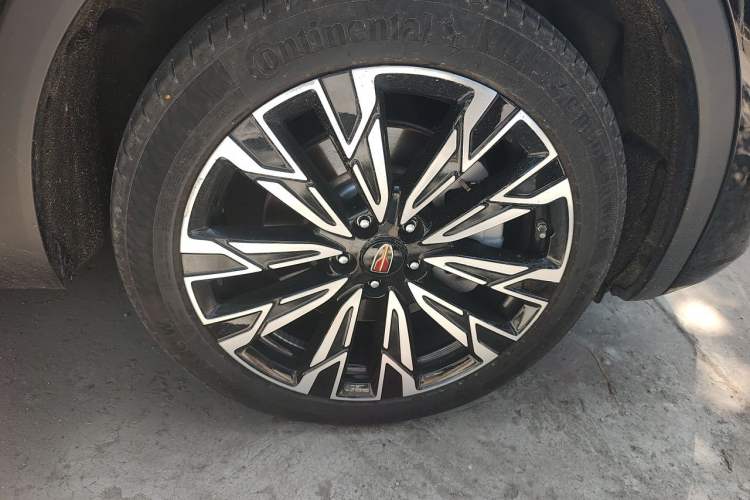 Used Hongqi HS5 2025 2.0T All-Wheel-Drive Flagship Pro Edition Right Front Wheel Hub