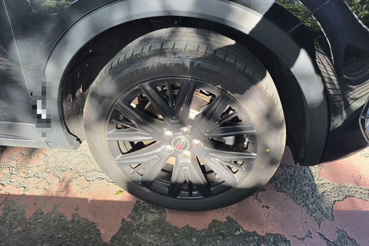Used Hongqi HS5 2025 2.0T Two-Wheel-Drive Xuan Ying Edition Right Front Wheel Hub