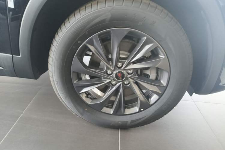 Used Hongqi HS5 2025 2.0T Two-Wheel Drive Flagship Pro Edition Right Front Wheel Hub
