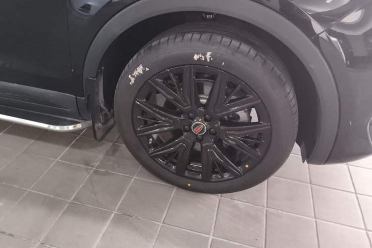 Used Hongqi HS5 2025 2.0T Two-Wheel-Drive Xuan Ying Edition Right Front Wheel Hub
