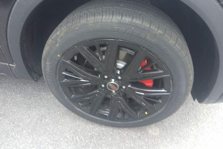 Used Hongqi HS5 2025 2.0T Two-Wheel-Drive Xuan Ying Edition Right Front Wheel Hub