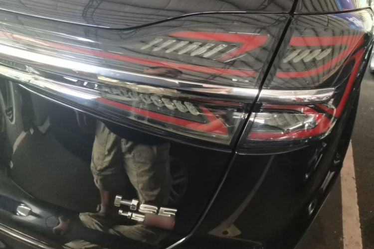 Used Hongqi HS5 2025 2.0T Two-Wheel Drive Flagship Pro Edition Right Rear Taillight