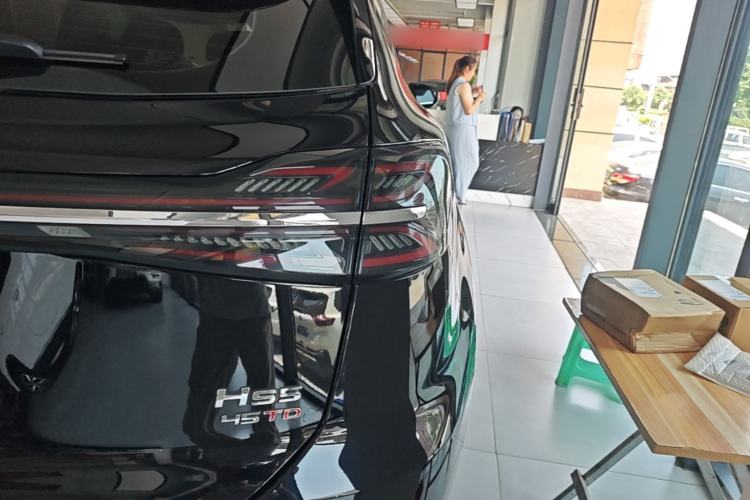 Used Hongqi HS5 2025 2.0T Two-Wheel Drive 600 000-Vehicle Commemorative Edition Right Rear Taillight
