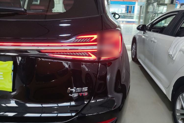 Used Hongqi HS5 2025 2.0T All-Wheel-Drive Flagship Pro Edition Right Rear Taillight