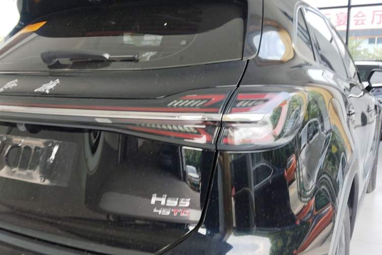Used Hongqi HS5 2025 2.0T Two-Wheel Drive Flagship Pro Edition Right Rear Taillight