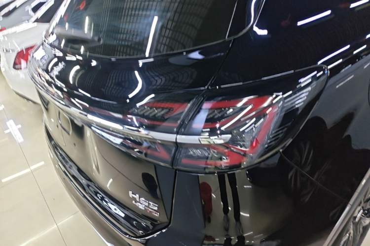 Used Hongqi HS5 2025 2.0T All-Wheel-Drive Flagship Pro Edition Right Rear Taillight