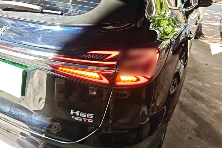 Used Hongqi HS5 2025 2.0T Two-Wheel Drive Flagship Pro Edition Right Rear Taillight