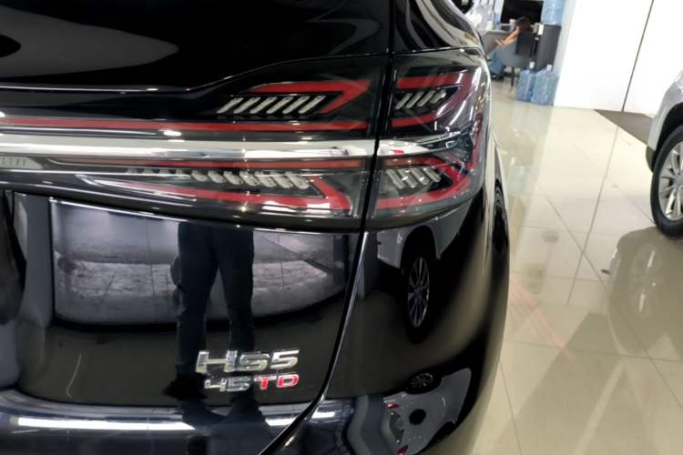 Used Hongqi HS5 2025 2.0T Two-Wheel Drive Flagship Pro Edition Right Rear Taillight
