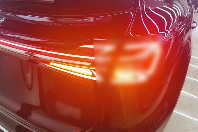 Used Hongqi HS5 2025 2.0T Two-Wheel Drive Flagship Pro Edition Right Rear Taillight
