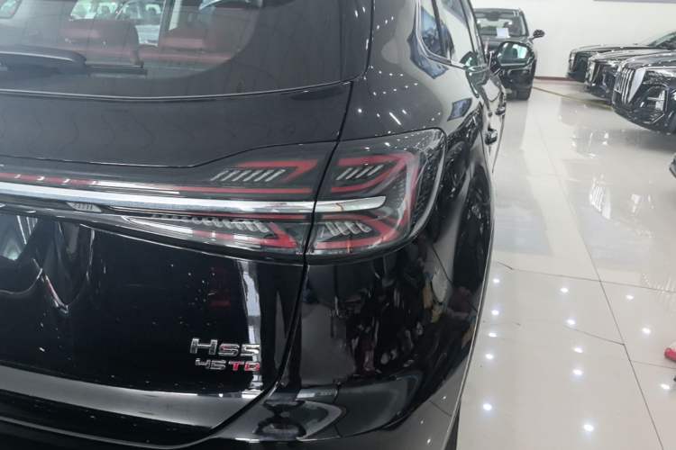 Used Hongqi HS5 2025 2.0T Two-Wheel Drive Flagship Pro Edition Right Rear Taillight