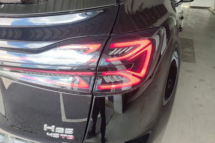 Used Hongqi HS5 2025 2.0T Two-Wheel-Drive Xuan Ying Edition Right Rear Taillight