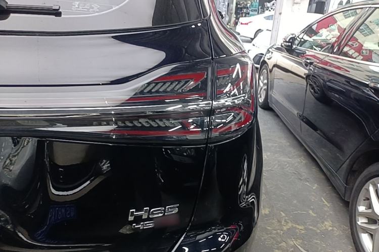 Used Hongqi HS5 2025 2.0T Two-Wheel Drive Flagship Pro Edition Right Rear Taillight