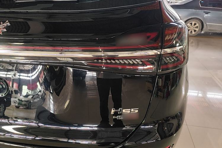 Used Hongqi HS5 2025 2.0T Two-Wheel Drive 600 000-Vehicle Commemorative Edition Right Rear Taillight