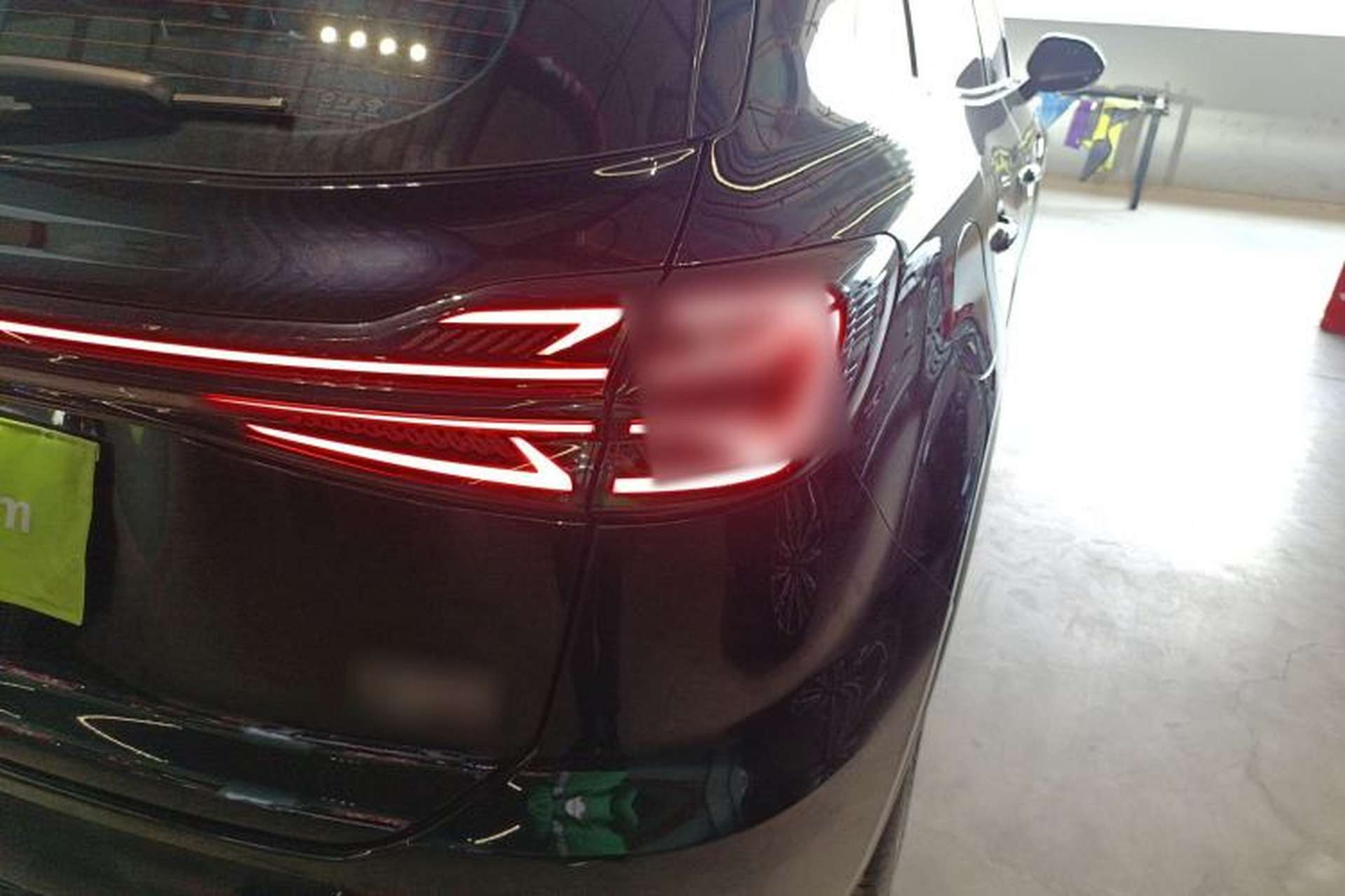 Used Hongqi HS5 2025 2.0T Two-Wheel-Drive Xuan Ying Edition Right Rear Taillight