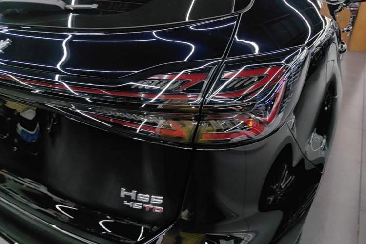 Used Hongqi HS5 2025 2.0T All-Wheel-Drive Xuan Ying Version Right Rear Taillight