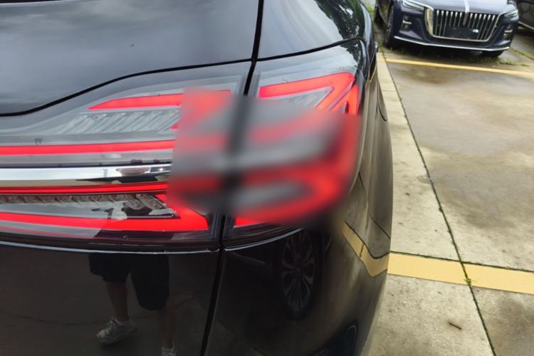 Used Hongqi HS5 2025 2.0T Two-Wheel Drive Flagship Pro Edition Right Rear Taillight