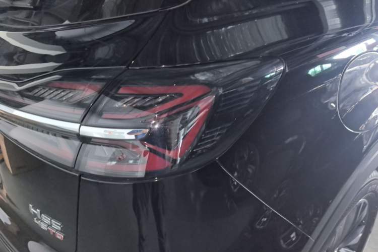Used Hongqi HS5 2025 2.0T Two-Wheel Drive 600 000-Vehicle Commemorative Edition Right Rear Taillight