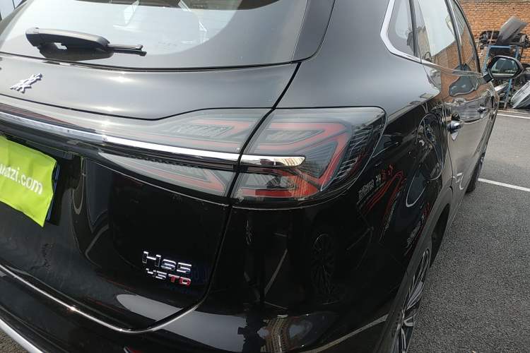 Used Hongqi HS5 2025 2.0T All-Wheel-Drive Flagship Pro Edition Right Rear Taillight
