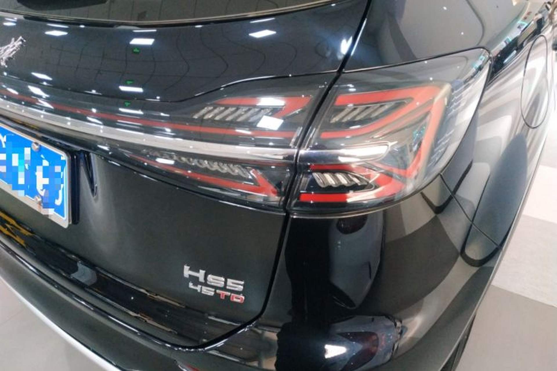 Used Hongqi HS5 2025 2.0T Two-Wheel Drive Flagship Pro Edition Right Rear Taillight