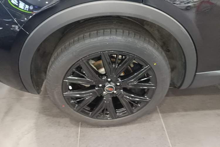 Used Hongqi HS5 2025 2.0T Two-Wheel-Drive Xuan Ying Edition Right Rear Wheel Hub