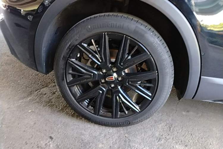 Used Hongqi HS5 2025 2.0T All-Wheel-Drive Xuan Ying Version Right Rear Wheel Hub