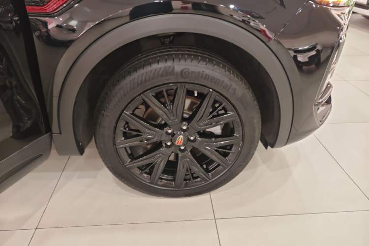 Used Hongqi HS5 2025 2.0T All-Wheel-Drive Xuan Ying Version Right Rear Wheel Hub