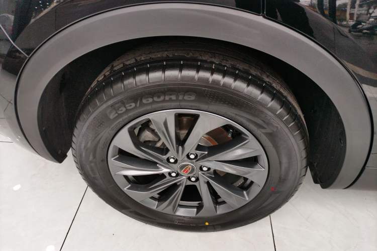 Used Hongqi HS5 2025 2.0T Two-Wheel Drive Flagship Pro Edition Right Rear Wheel Hub