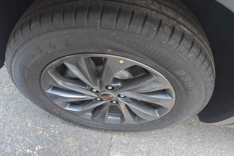 Used Hongqi HS5 2025 2.0T Two-Wheel Drive Flagship Pro Edition Right Rear Wheel Hub