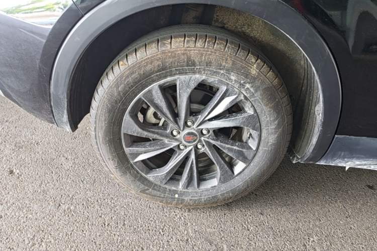 Used Hongqi HS5 2025 2.0T Two-Wheel Drive Flagship Pro Edition Right Rear Wheel Hub
