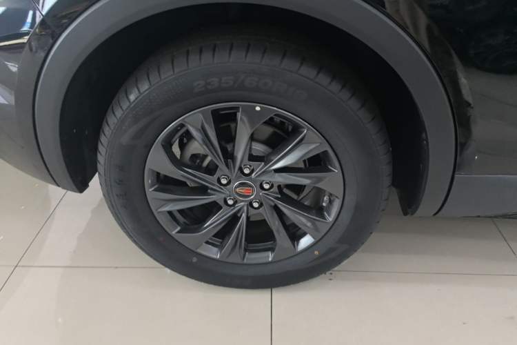 Used Hongqi HS5 2025 2.0T Two-Wheel Drive Flagship Pro Edition Right Rear Wheel Hub