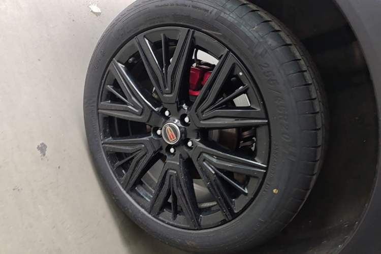 Used Hongqi HS5 2025 2.0T Two-Wheel-Drive Xuan Ying Edition Right Rear Wheel Hub