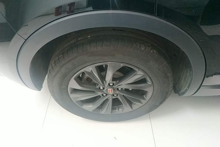 Used Hongqi HS5 2025 2.0T Two-Wheel Drive Flagship Pro Edition Right Rear Wheel Hub