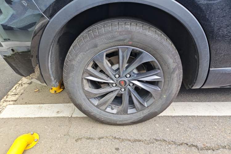 Used Hongqi HS5 2025 2.0T Two-Wheel Drive Flagship Pro Edition Right Rear Wheel Hub