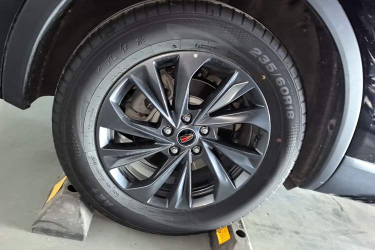 Used Hongqi HS5 2025 2.0T Two-Wheel Drive 600 000-Vehicle Commemorative Edition Right Rear Wheel Hub