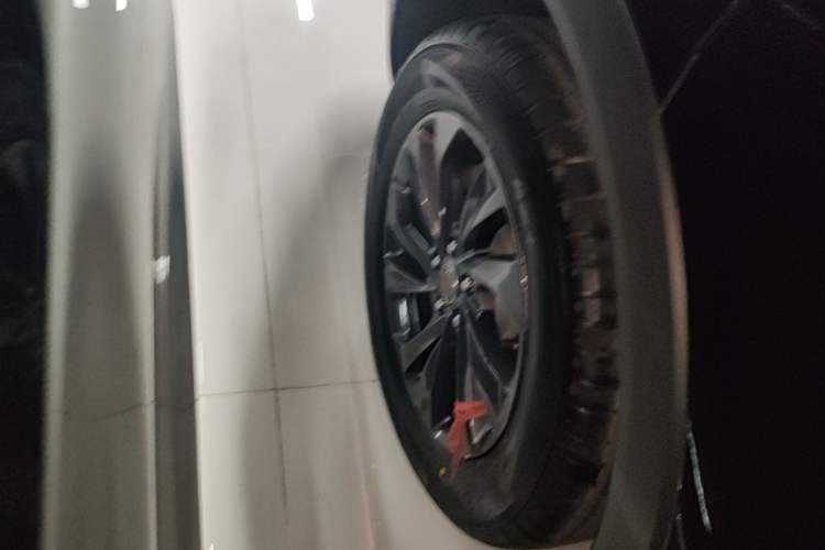 Used Hongqi HS5 2025 2.0T Two-Wheel Drive Flagship Pro Edition Right Rear Wheel Hub