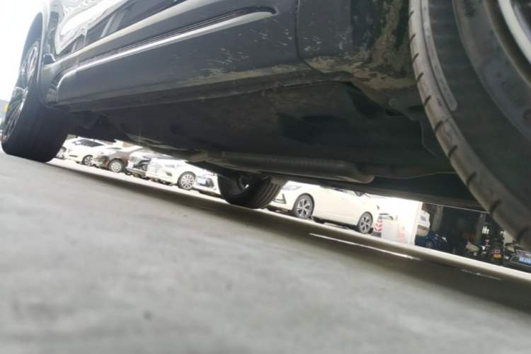 Used Hongqi HS5 2025 2.0T All-Wheel-Drive Flagship Pro Edition Right Side Sill