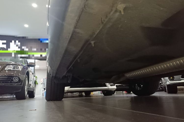 Used Hongqi HS5 2025 2.0T Two-Wheel-Drive Xuan Ying Edition Right Side Sill