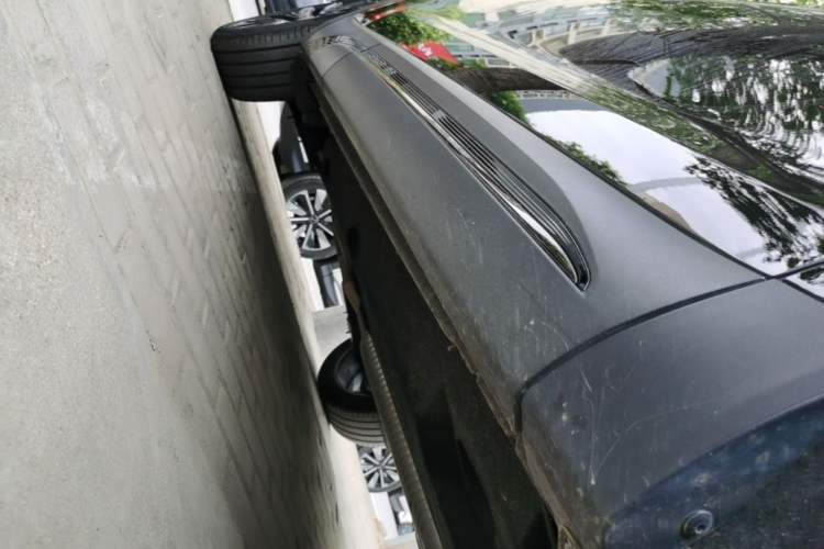 Used Hongqi HS5 2025 2.0T All-Wheel-Drive Flagship Pro Edition Right Side Sill