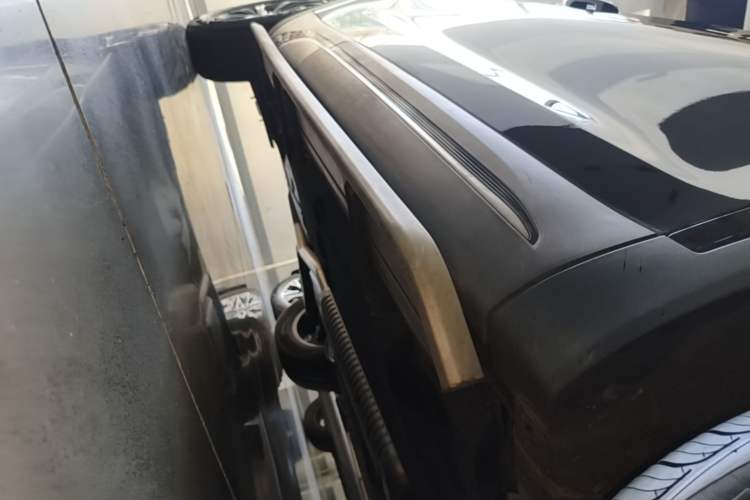 Used Hongqi HS5 2025 2.0T Two-Wheel Drive Flagship Pro Edition Right Side Sill