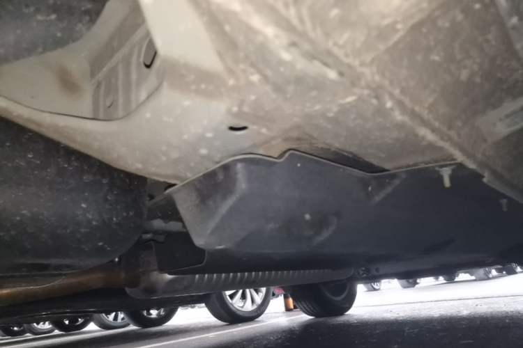 Used Hongqi HS5 2025 2.0T Two-Wheel Drive Flagship Pro Edition Right Side Sill